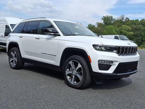 JEEP GRAND CHEROKEE 2023 1C4RJYB64PC665593 image